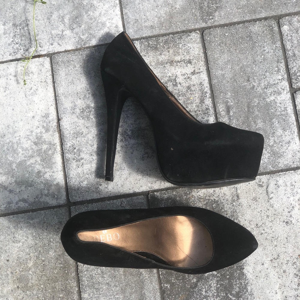 Black suede pumps/ high heels - women’s size 10!
